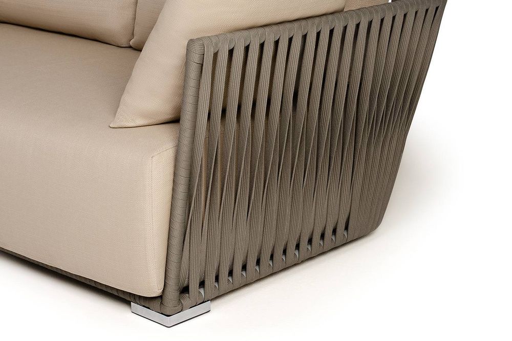 "Форли" диван 2-местный плетеный из роупа, каркас алюминий светло-серый (RAL7035) муар, роуп серо-коричневый 23мм, ткань Mossle бежевая