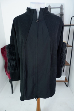 Кофта на молнии с меховой отделкой 52-54 размер