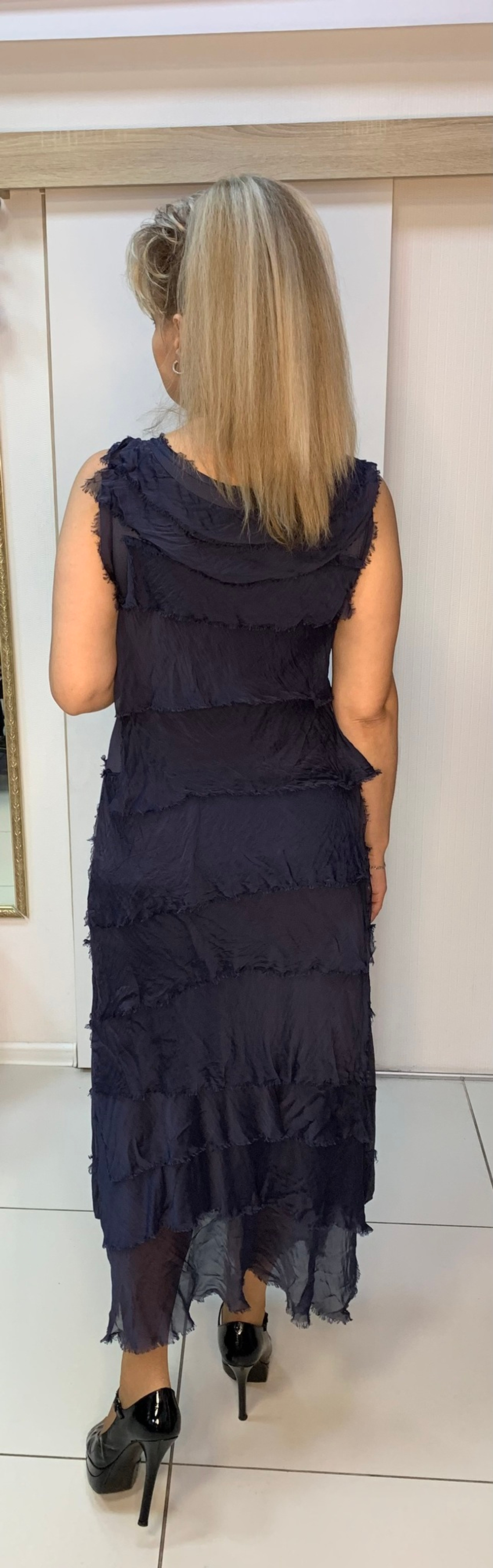 Темно-синее платье-сарафан с шифоновой "рванкой"