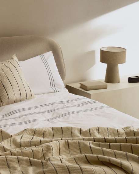 Кровать Octavia 160x200 см из ясеневой фанеры с белым мягким изголовьем 