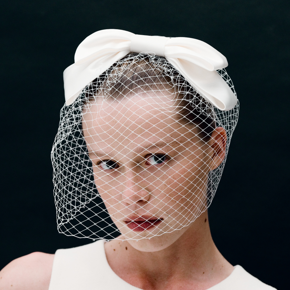 Вуаль круглая с объемным бантом из тафты