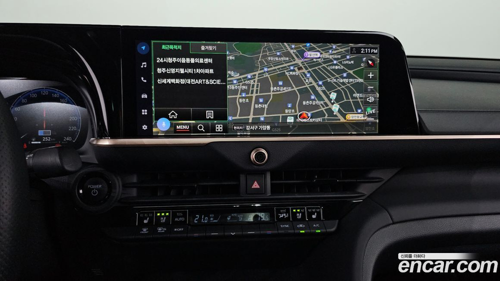 Toyota Crown Crossover 2.5 4WD Hybrid (06.2023)