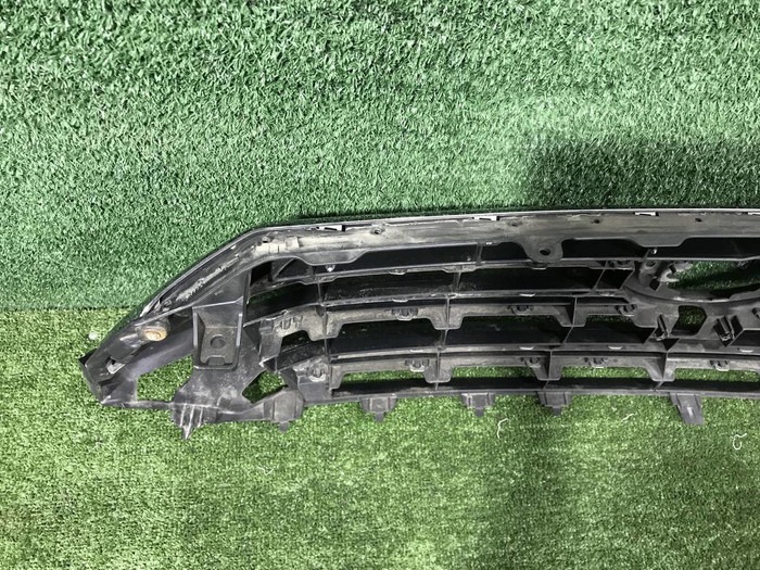 Решетка радиатора Toyota Land Cruiser 200 (2015-2021)