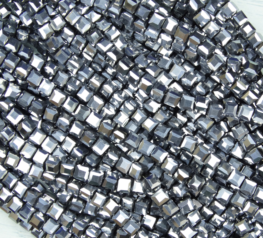 БВЛ001НН4 Хрустальные бусины квадратные, цвет: серебро металлик, размер 4 мм, кол-во: 44-45 шт.