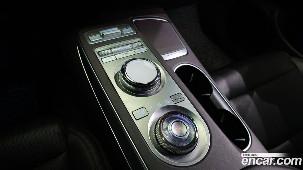 Genesis GV70 2.5T Бензин 2WD (07.2021)
