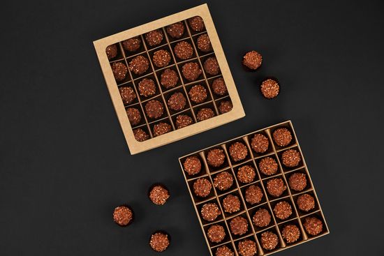 Упаковка с окном для 25 конфет