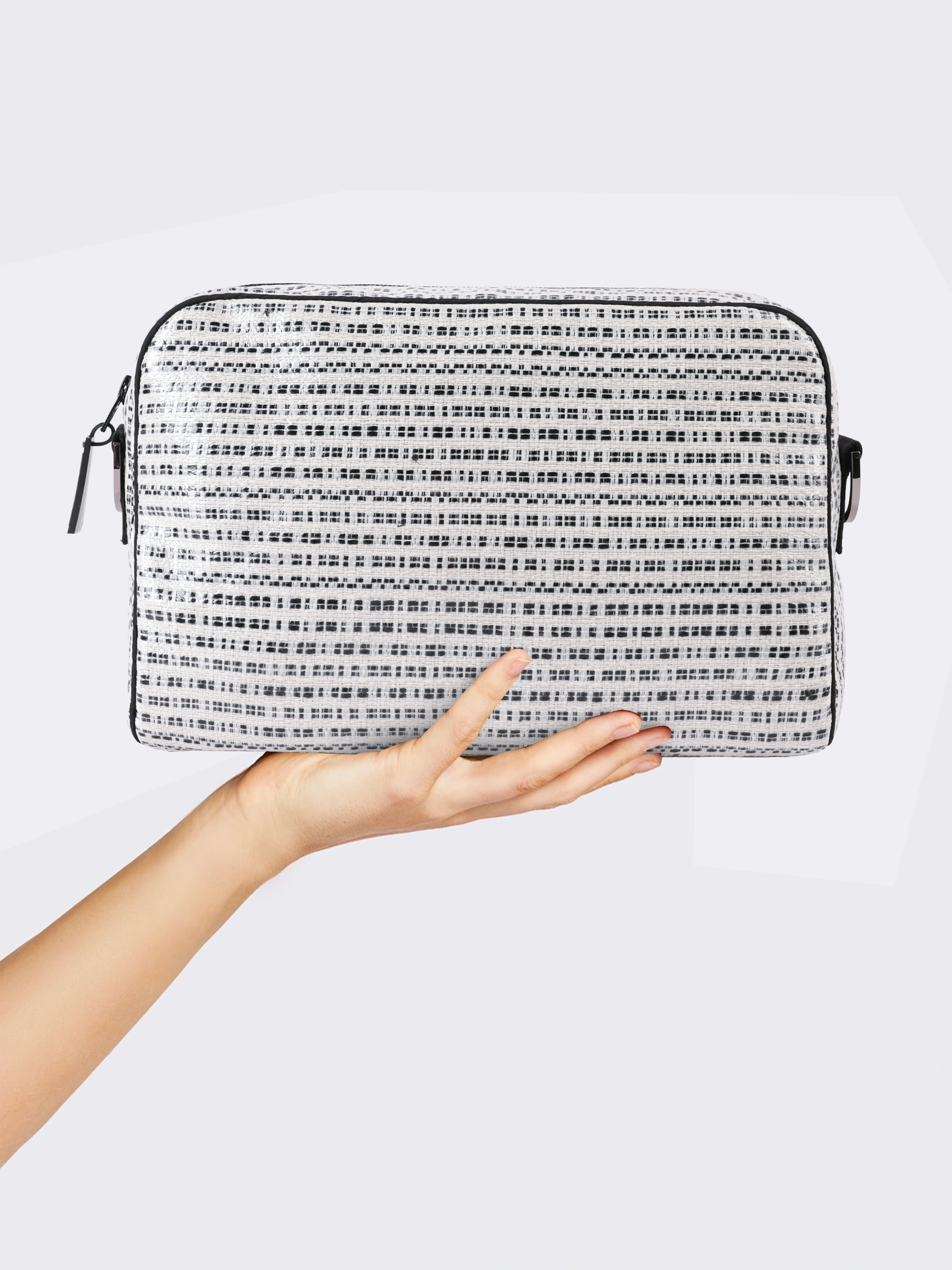 Косметичка дорожная черно-белая OLA OLA