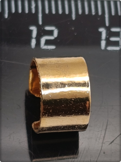 Клипса для имитации пирсинга уха "Манжет" золотистая. 