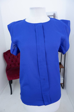 Блузка насыщенного цвета, визуально на 46 размер