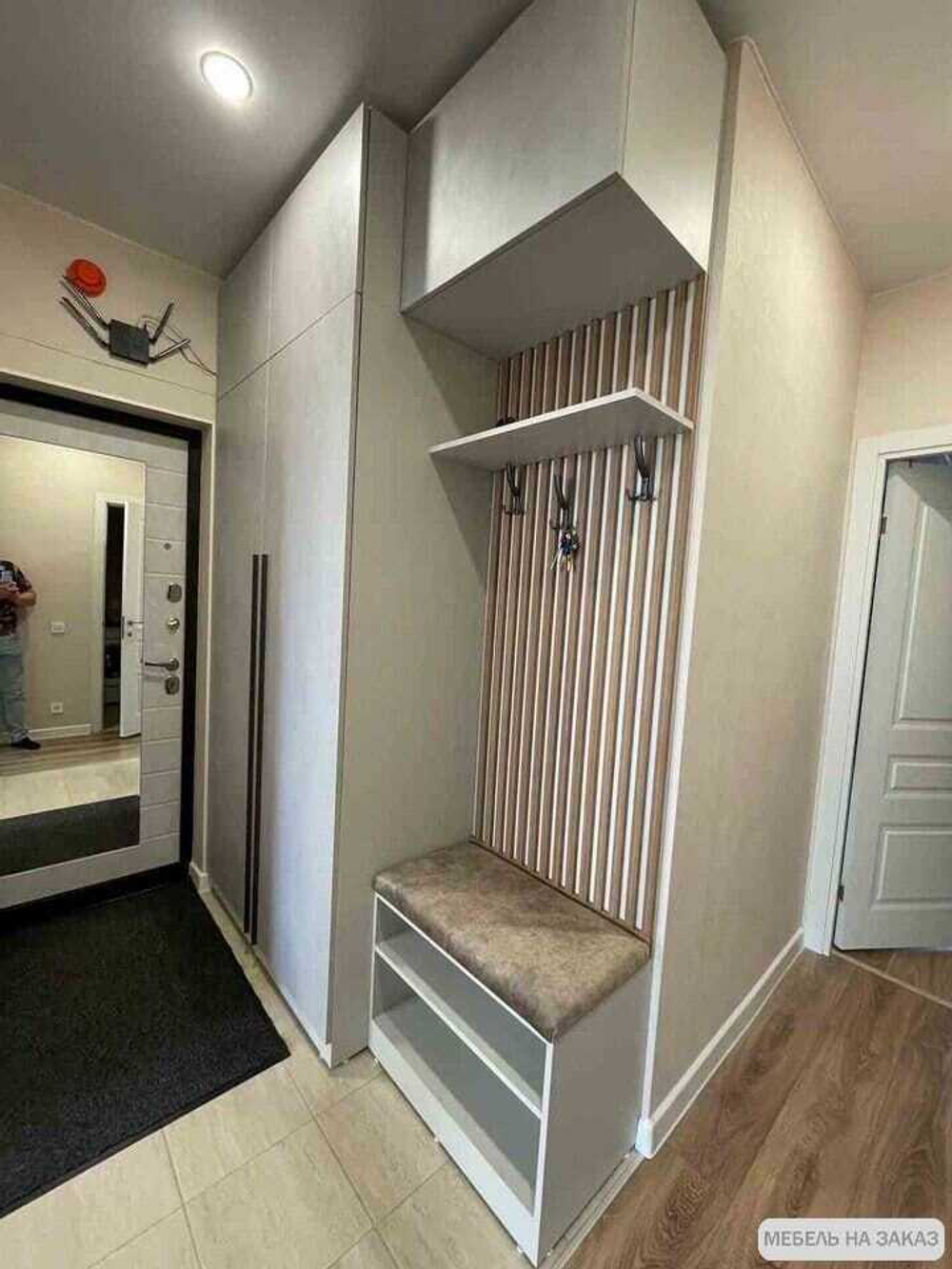 Шкаф с банкеткой в прихожую