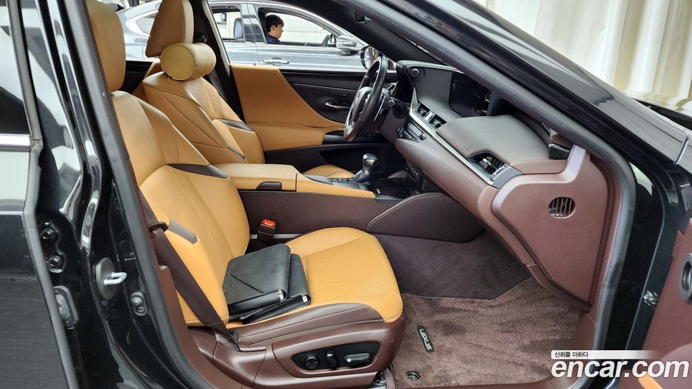 Lexus ES300h 7 Generation Luxury Plus (04.2020)