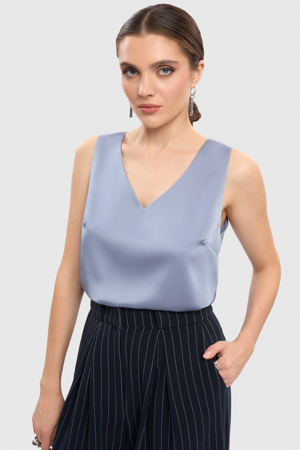 Топ с V-образным вырезом серый