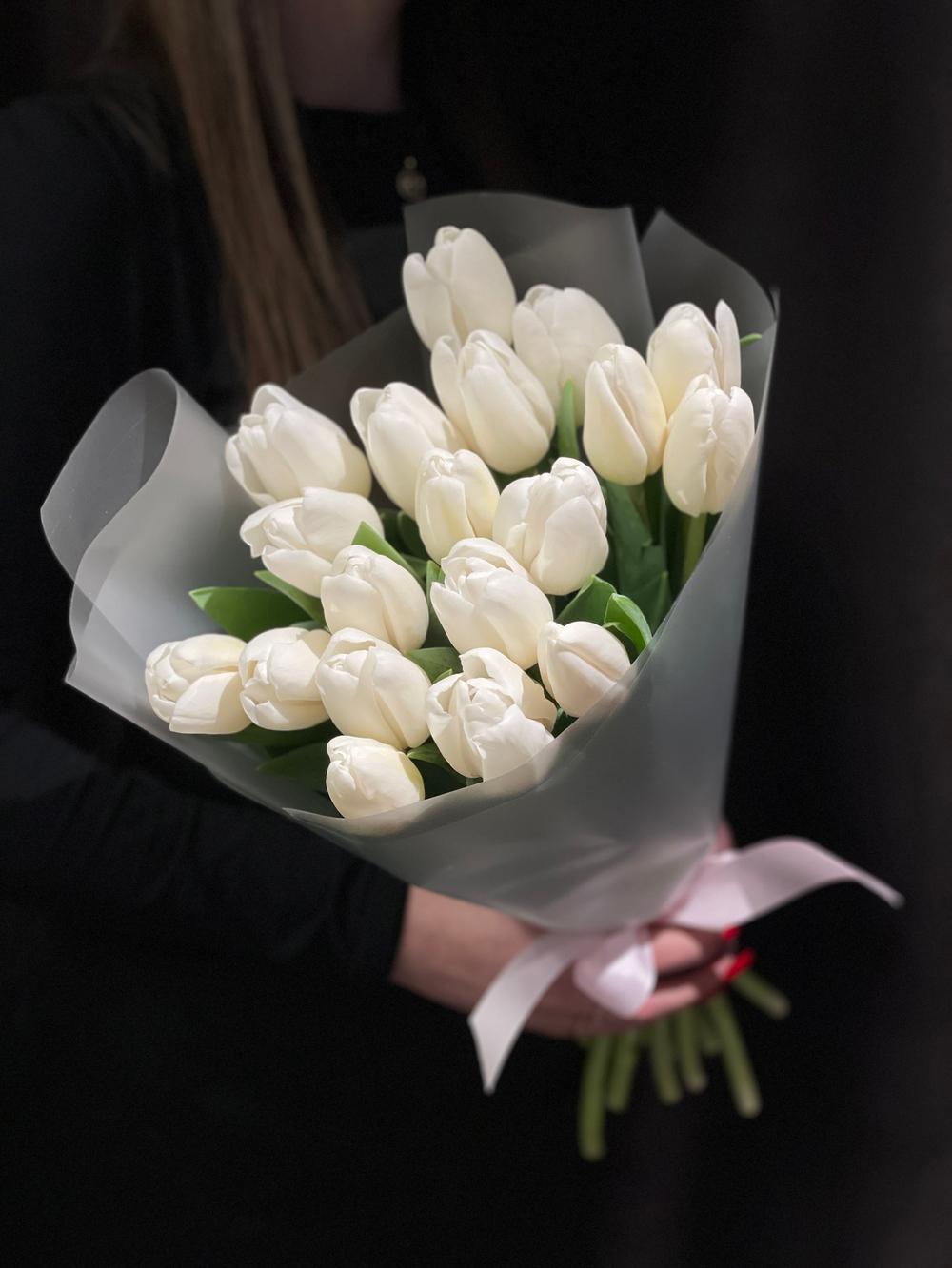 19 белоснежных тюльпанов