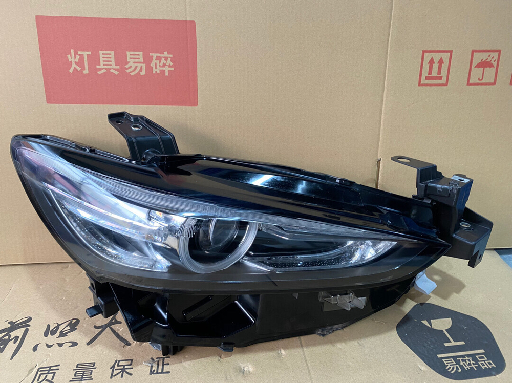 Оригинальная фара (левая/правая) Mazda 6, CX-4, CX-30 (2020-),