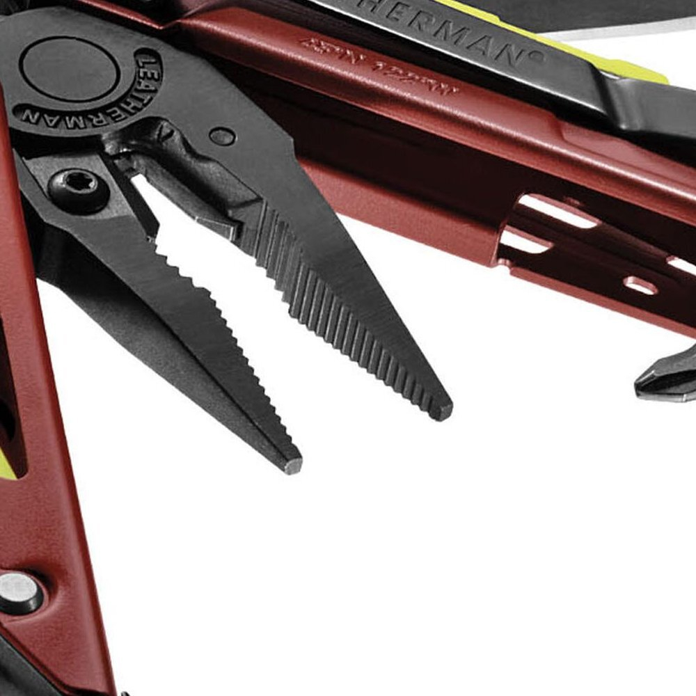 Мультитул Leatherman Signal Crimson -832745 115мм 19функций красный нейлоновый чехол карт.коробка