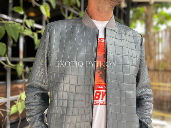 Мужская куртка из кожи крокодила серого цвета бомбер JT-113