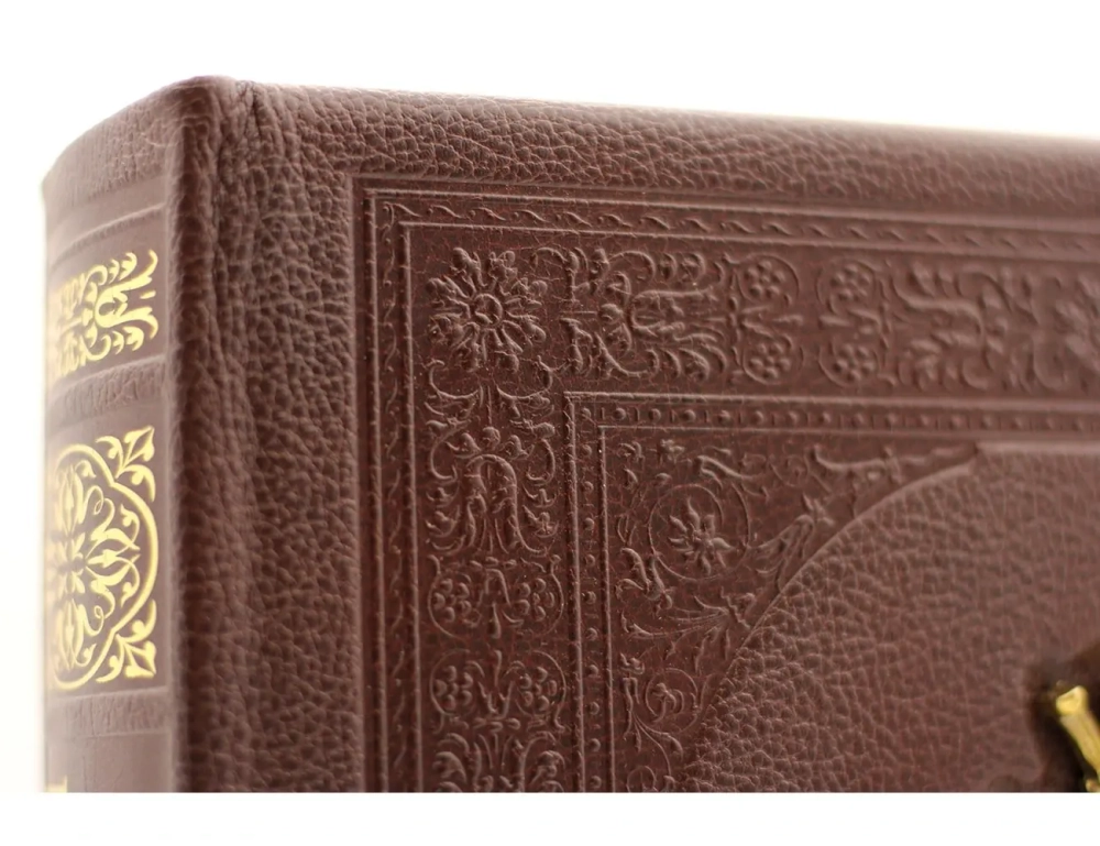 Родословная книга "Дворянская" в обложке из натуральной кожи