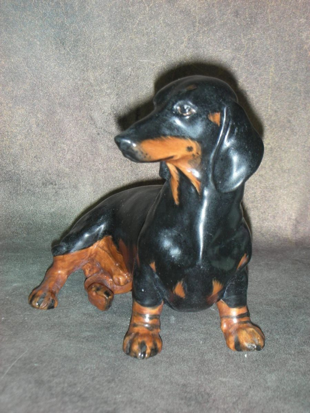 Статуэтка. Фарфор. Собака Такса. Coalport. Англия