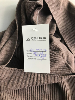 Джемпер в рубчик одноцветный, визуально на 48 размер