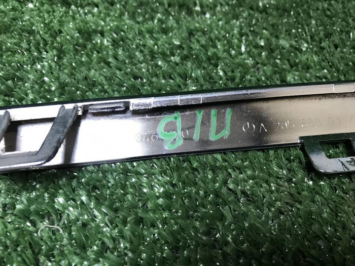 Молдинг решетки радиатора Mercedes C w205 (14-18)