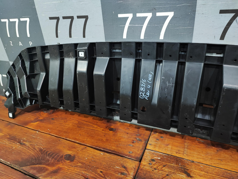 Пыльник двигателя Toyota RAV4 IV XA40 Новый Оригинал 526180R010