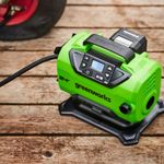 Компрессор автомобильный аккумуляторный Greenworks Арт. 3400807UB, 24V / 12V (от прикуривателя автомобиля), c АКБ 4Ач и ЗУ в сумке