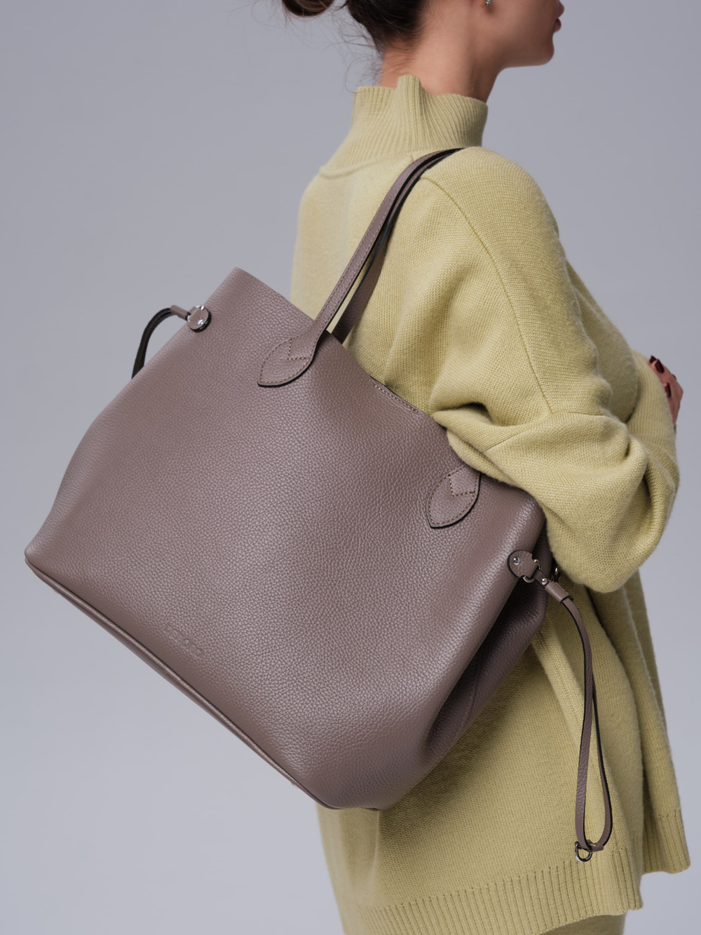 Сумка кожаная шоппер Deboro 30890 тауп