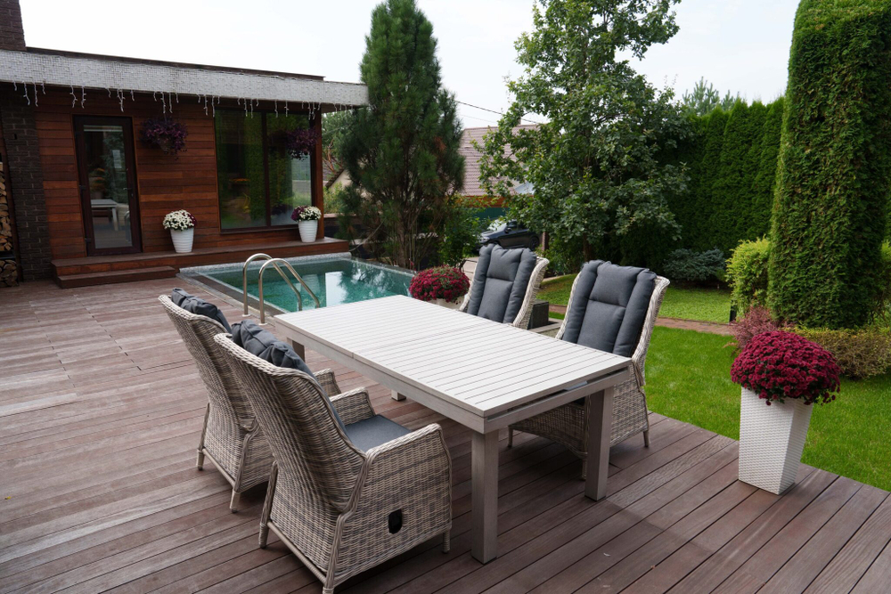 Набор: ГАРДА раскладной обед. стол + 4 кресел ВЕРОНА (цвет серый)