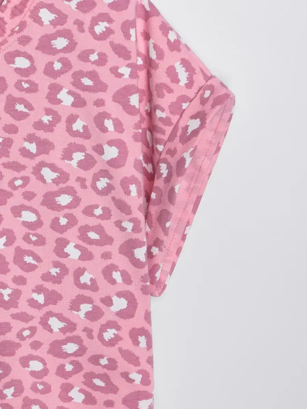 Розовая футболка для девочки на лето