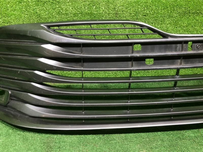 Решетка переднего бампера Toyota Camry xv70 17-21