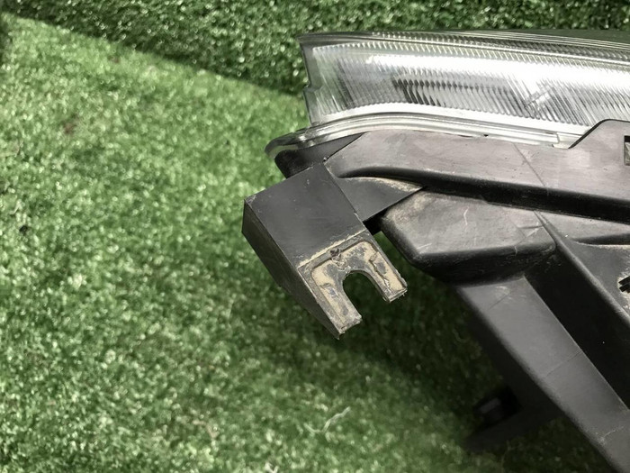 Фара правая Faw Besturn X80 (2018-2022) галоген