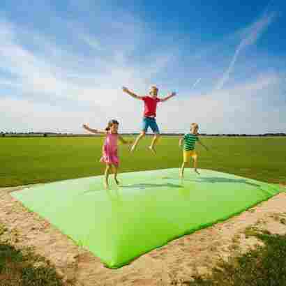 Надувная подушка «Зелёная долина» для установки в грунт, 7×7×2 м