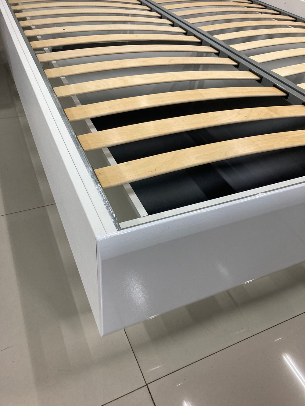 Кровать с подъемным мех. Стокгольм белый/белый глянец 1400