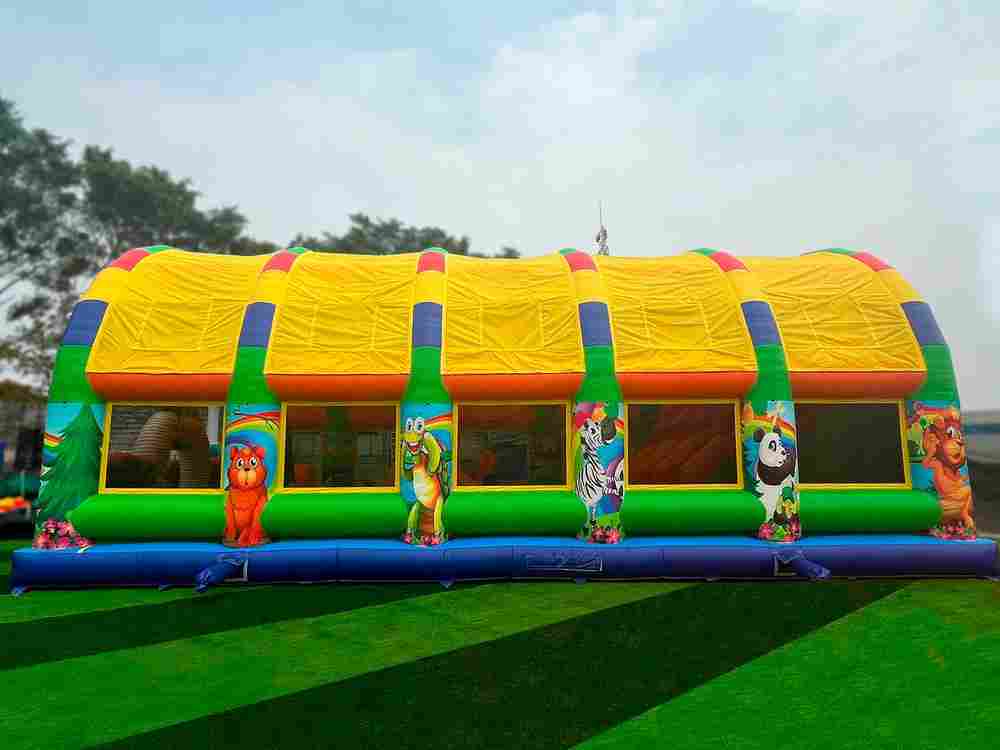 Коммерческий надувной батут «Страна Сафария» с крышей 14*7*6 м