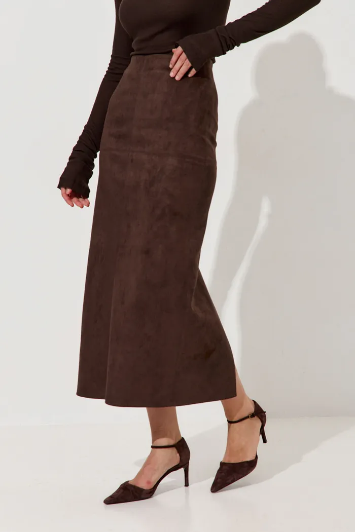 Юбка карандаш из экозамши цвета шоколад