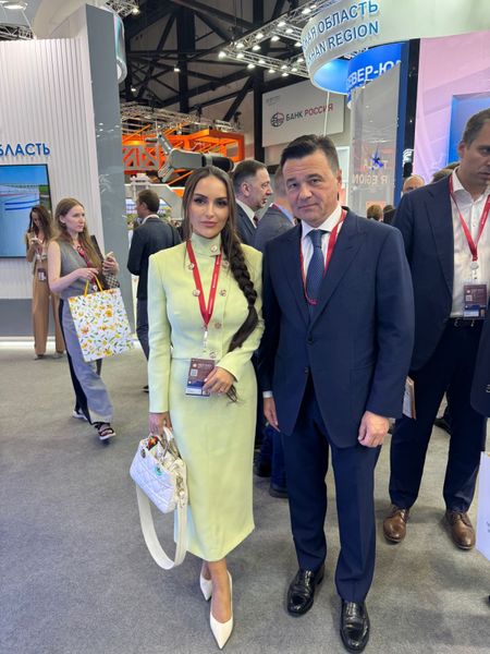 В данный момент Аника Керимова принимает участие в Петербургском Международном Экономическом Форуме 2024 в качестве представителя Ассоциации &quot;Женщины Бизнеса&quot;.