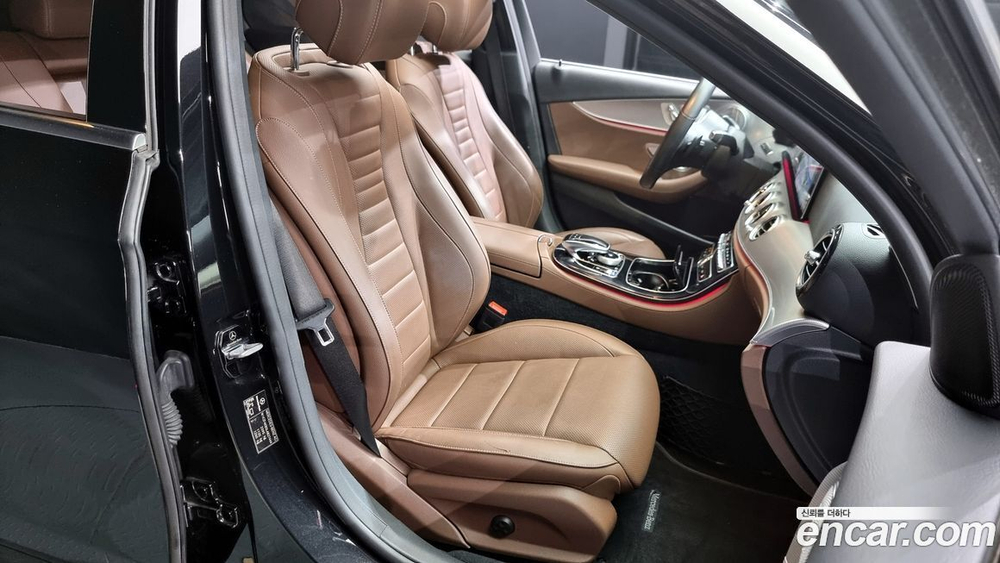 Mercedes-Benz E-Class W213 E300 4MATIC AMG Line (06.2020)