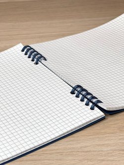 Блокнот квадратный в клетку 60л 195х210 мм т.синий (8808-019)