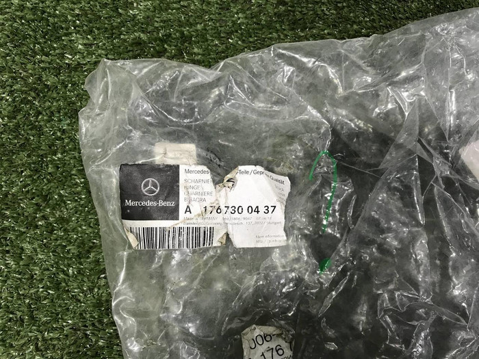 Петля двери задняя правая нижняя Mercedes A W176 (2012-2018)