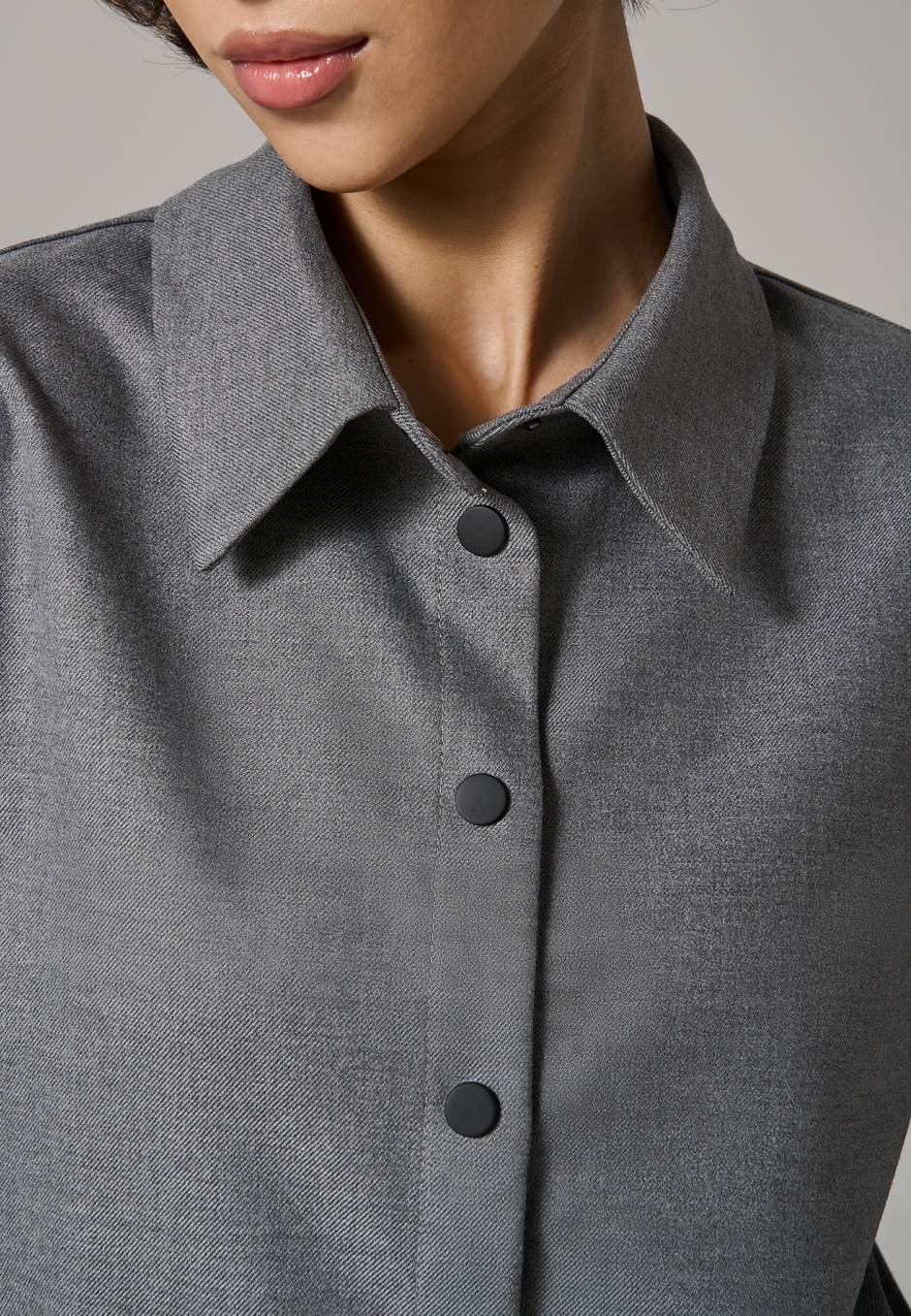 Рубашка-жакет укороченная серая