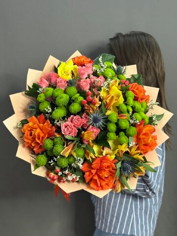 Авторский букет в яркой гамме