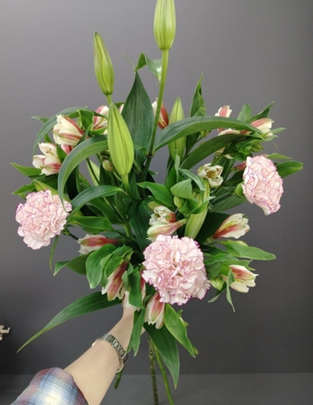 Букет с лилией на 19.06