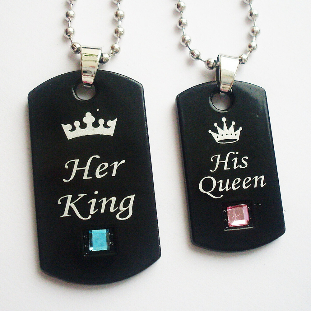 Парные кулоны для влюбленных "Мой Король + Моя Королева" с цветными кристаллами.
