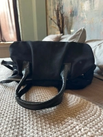 Женская черная сумка из натуральной замши