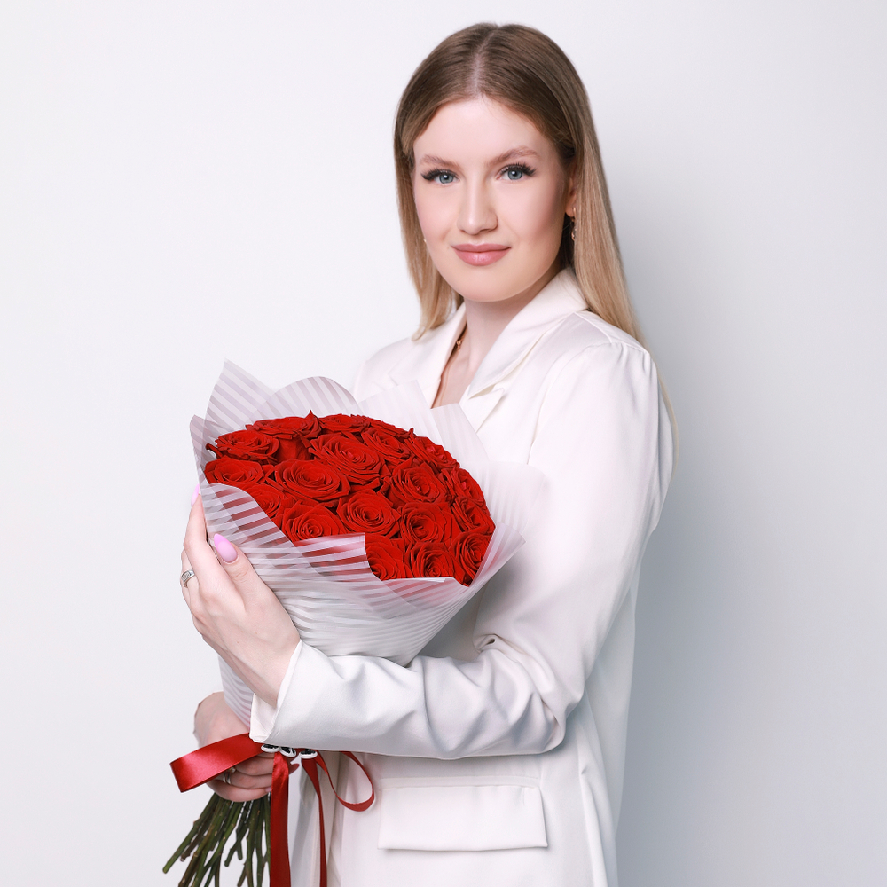 Букет из 19 красных роз. Букет 7115
