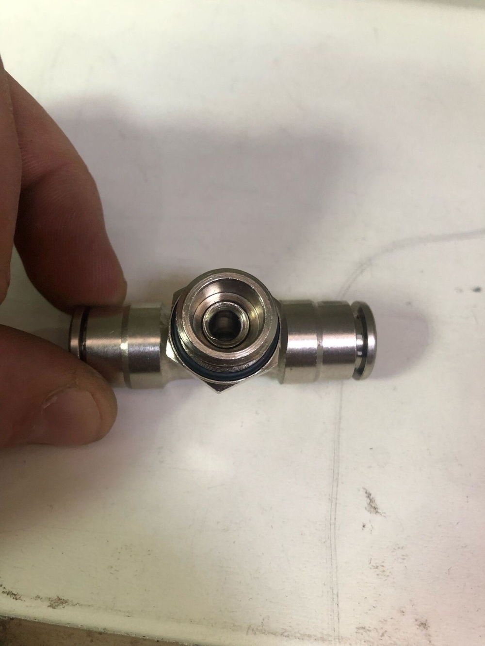 ФИТИНГ МЕТАЛИЧЕСКИЙ ТРОЙНИК ТРУБКИ ПВХ М12*1,25 d12