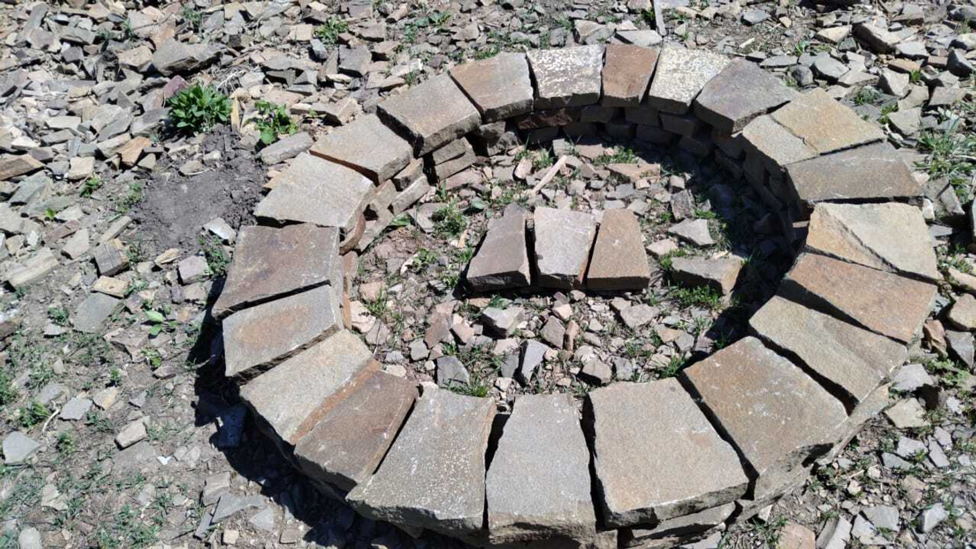 Доставка кострище из камня серого № 2264 в Краснодарский край г. Новороссийск