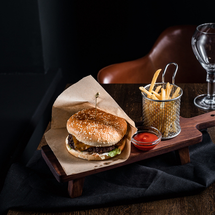 Деревянная сервировочная  доска для подачи блюд и закусок из древесины кедра. Art of Siberia. RD9