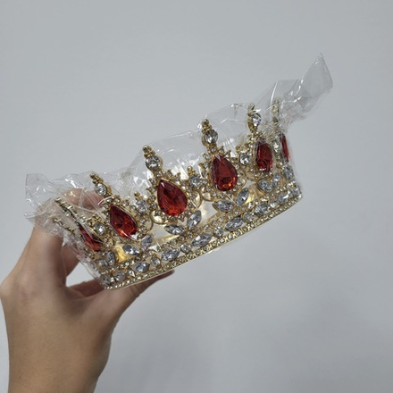 Корона Золотая Красные камни, диаметр низа 12,5 см