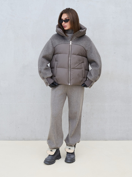 Комбинированный серый пуховик с капюшоном
